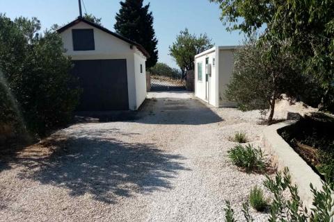 Karlobag, Lukovo Šugarje samostojeća kuća 1. red do mora