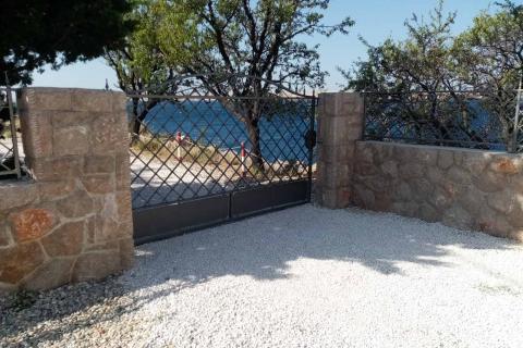 Karlobag, Lukovo Šugarje samostojeća kuća 1. red do mora