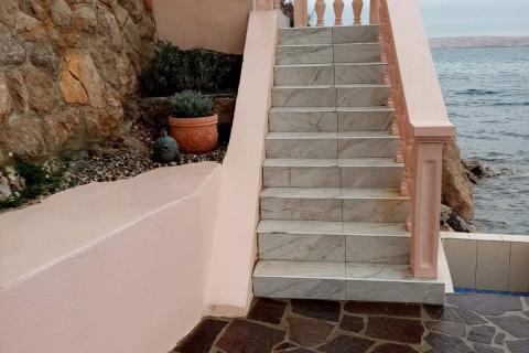 Karlobag, Lukovo Šugarje samostojeća kuća 1. red do mora