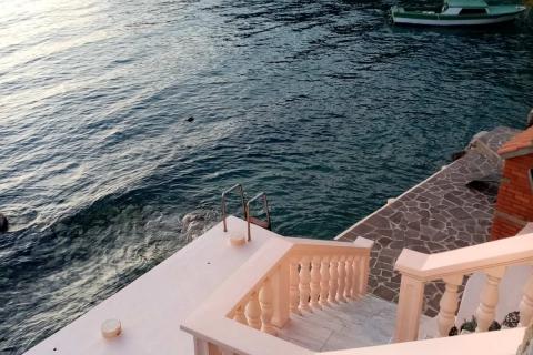 Karlobag, Lukovo Šugarje samostojeća kuća 1. red do mora