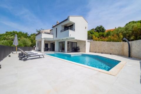 KRK-Villa s bazenom-160m2-500m od mora
