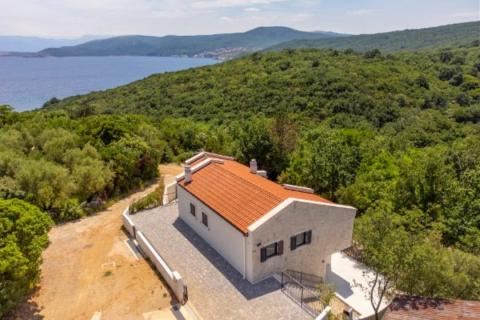KRK-Villa s bazenom-160m2-500m od mora