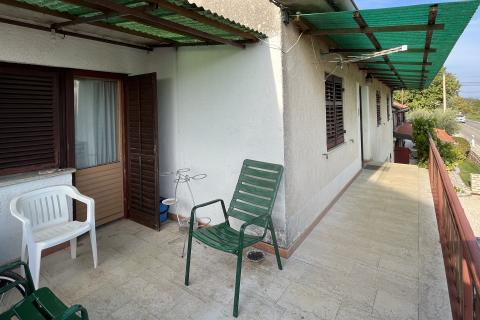 Višnjan - okolica, dvojna kuća sa puno potencijala