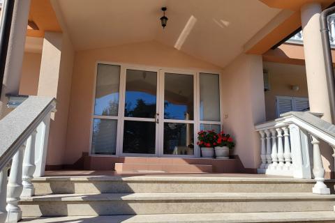 Hiša Medulin, 1.100m2