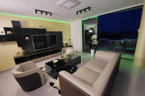 CRIKVENICA - Luksuzna moderna kuća sa infinity bazenom