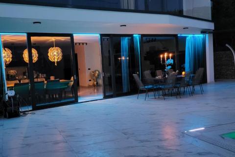 CRIKVENICA - Luksuzna moderna kuća sa infinity bazenom