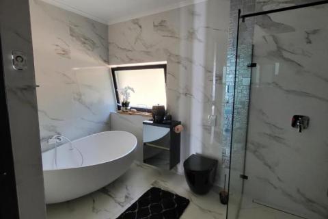 CRIKVENICA - Luksuzna moderna kuća sa infinity bazenom