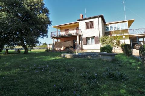 BRTONIGLA-kuća sa 15 000m2 građevinskog zemljišta