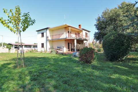 BRTONIGLA-kuća sa 15 000m2 građevinskog zemljišta