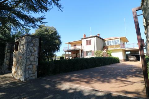 BRTONIGLA-kuća sa 15 000m2 građevinskog zemljišta