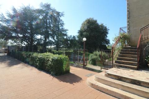 Kuća s 4000m2 okućnice