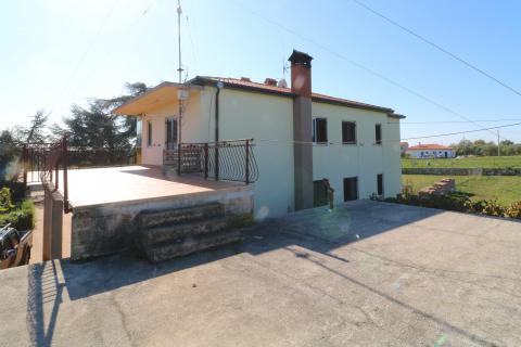 Kuća s 4000m2 okućnice