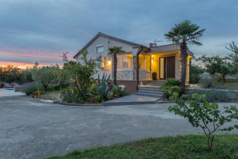 Istra, Poreč, vila s bazenom u Kašteliru