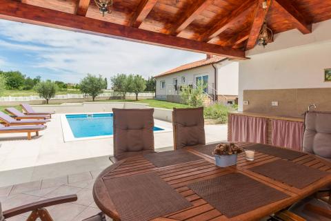 Istra, Poreč, vila s bazenom u Kašteliru