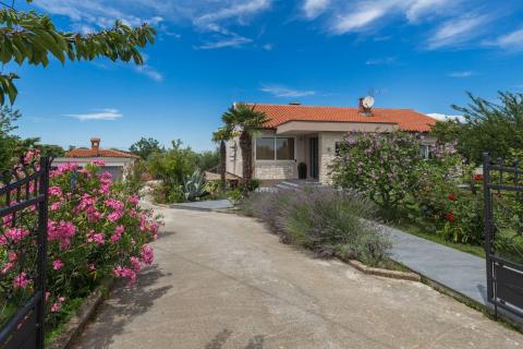 Istra, Poreč, vila z bazenom v Ka&scaron;telirju