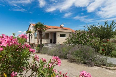 Istra, Poreč, vila s bazenom u Kašteliru