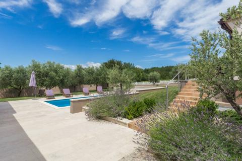 Istra, Poreč, vila s bazenom u Kašteliru