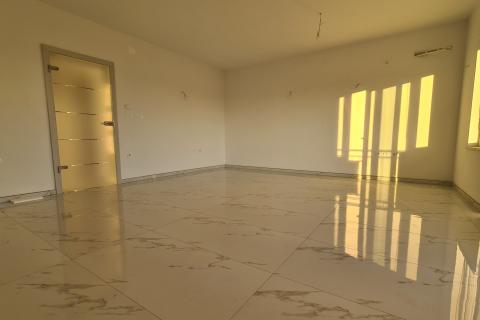 Viškovo, Saršoni - 1. kat, 2S+DB stan 82 m2 s bazenom na korištenje