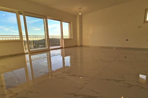 Viškovo, Saršoni - 1. kat, 2S+DB stan 82 m2 s bazenom na korištenje