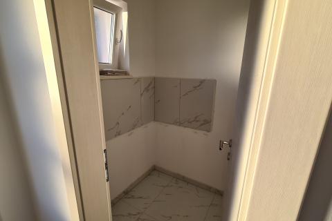 Viškovo, Saršoni - 1. kat, 2S+DB stan 82 m2 s bazenom na korištenje