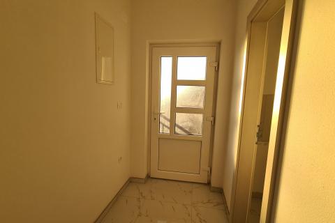 Viškovo, Saršoni - 1. kat, 2S+DB stan 82 m2 s bazenom na korištenje