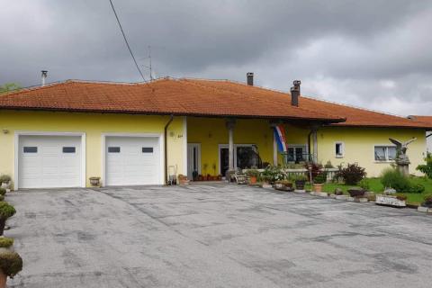 House Bratina, Pisarovina, 590m2