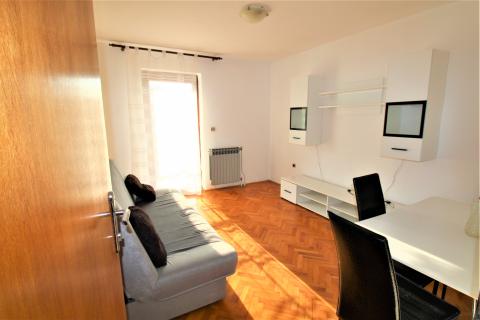 Rovinj,Valbruna,dvojna kuća za renovaciju na 500m2 okućnice sa 4 stana