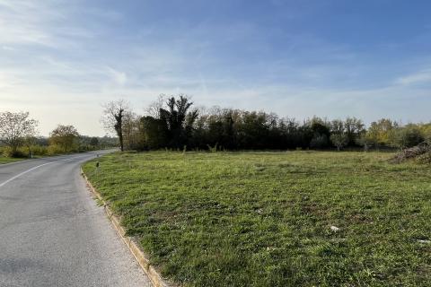 Vrsar - okolica, poljoprivredno zemljište uz prometnicu