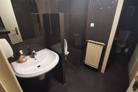 MATULJI, JUŠIĆI - kuća s komfornim stanom i dva poslovna prostora