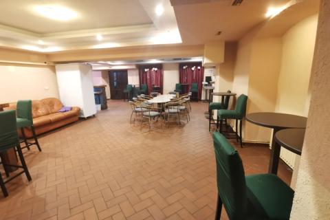 MATULJI, JUŠIĆI - kuća s komfornim stanom i dva poslovna prostora