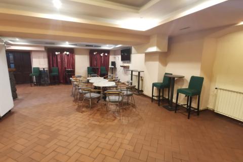 MATULJI, JUŠIĆI - kuća s komfornim stanom i dva poslovna prostora