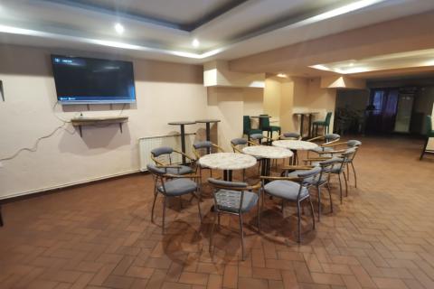 MATULJI, JUŠIĆI - kuća s komfornim stanom i dva poslovna prostora