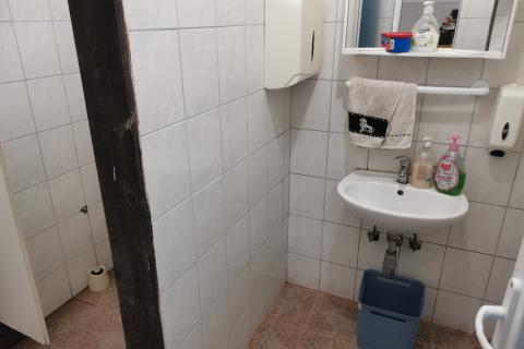 MATULJI, JUŠIĆI - kuća s komfornim stanom i dva poslovna prostora