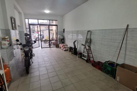 MATULJI, JUŠIĆI - kuća s komfornim stanom i dva poslovna prostora