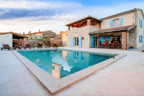 Hiša Krmed, Bale, 210m2