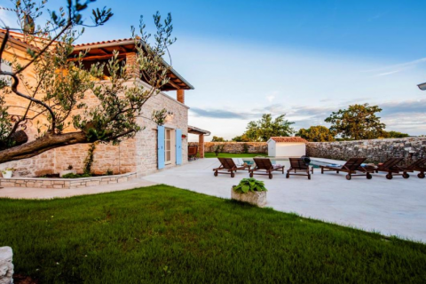 Hiša Krmed, Bale, 210m2