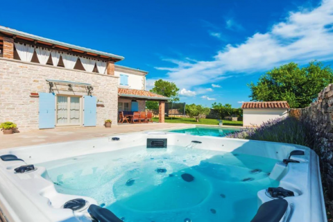 Hiša Krmed, Bale, 210m2