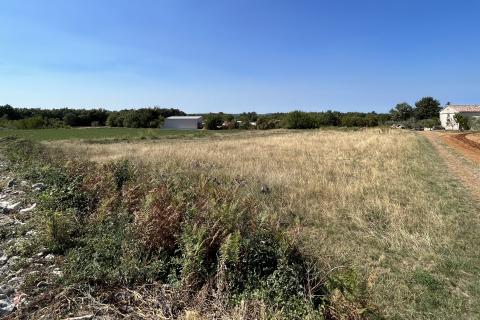 Sveti Lovreč - okolica, građevinsko i poljoprivredno zemljište u mirnom mjestu