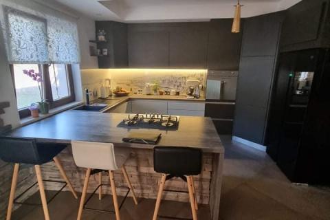 KASTAV - samostojeća kuća s bazenom