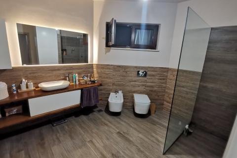 KASTAV - samostojeća kuća s bazenom