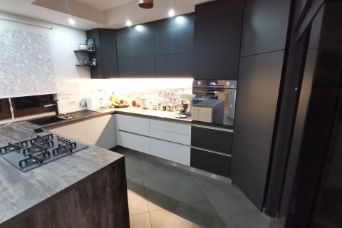 KASTAV - samostojeća kuća s bazenom