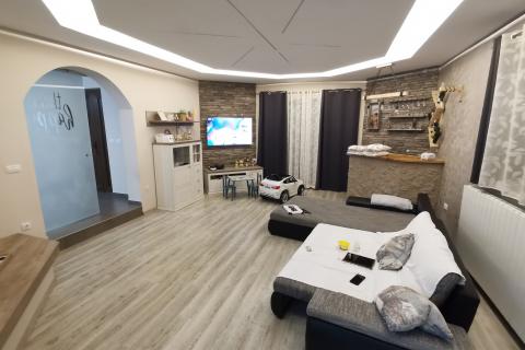 KASTAV - samostojeća kuća s bazenom