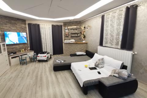 KASTAV - samostojeća kuća s bazenom