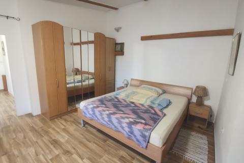 KASTAV - samostojeća kuća s bazenom, 4 stambene jedinice