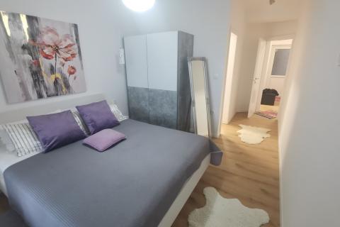 KASTAV - samostojeća kuća s bazenom, 4 stambene jedinice