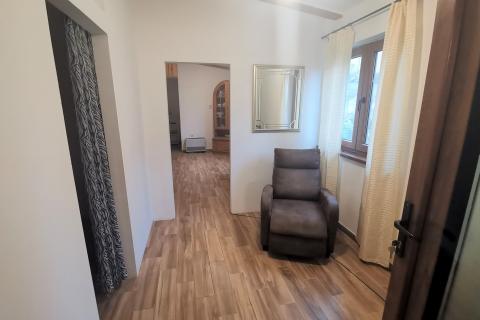 KASTAV - samostojeća kuća s bazenom, 4 stambene jedinice