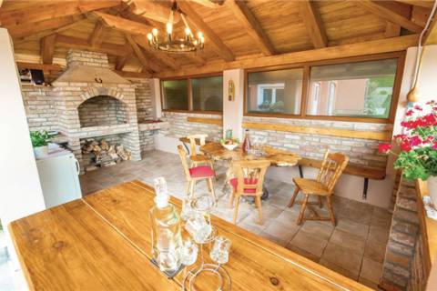 KASTAV - samostojeća kuća s bazenom, 4 stambene jedinice