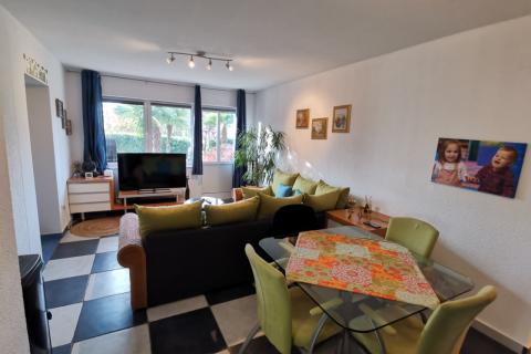 KASTAV - samostojeća kuća s 2 stana, okućnica, garaža