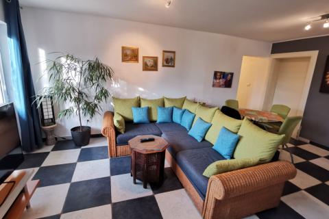 KASTAV - samostojeća kuća s 2 stana, okućnica, garaža