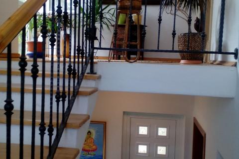 KASTAV - samostojeća kuća s 2 stana, okućnica, garaža